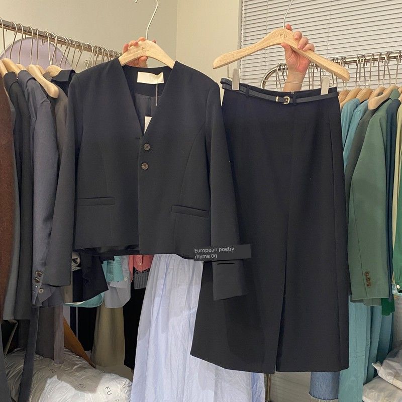 

Костюм женский 2025 Весна и Осень Новое поступление K-style Мода Элегантный Костюм для малого бизнеса Пальто Юбка с разрезом Набор из двух предметов Black M