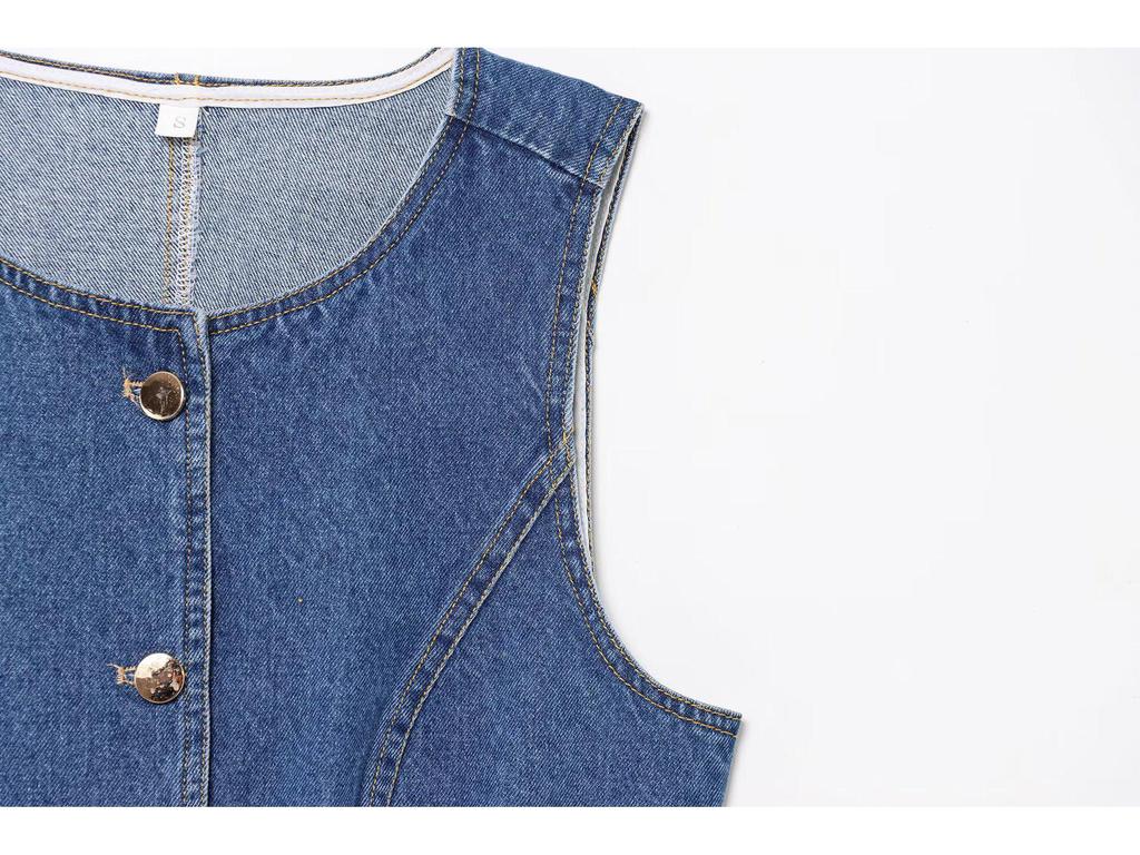 2025 Summer Women's Sleeveless Denim Vest and Mid-Waist Shorts Casual Suit in European and American Style.