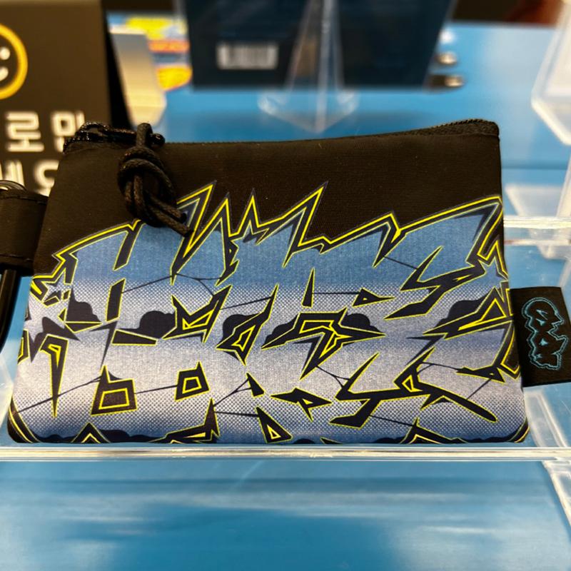 SEVENTEEN HYPE VIBES Pop-Up Merchandise Set (T-Shirt + Kappe + 2 offizielle Fotokarten)