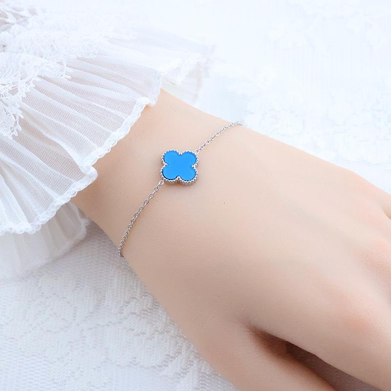 Pulseira de Aço Titânio 13MM Trevo de Quatro Folhas Pulseira Simples Feminina Estilo Jardim de Flor Única Não Desbota Pulseira