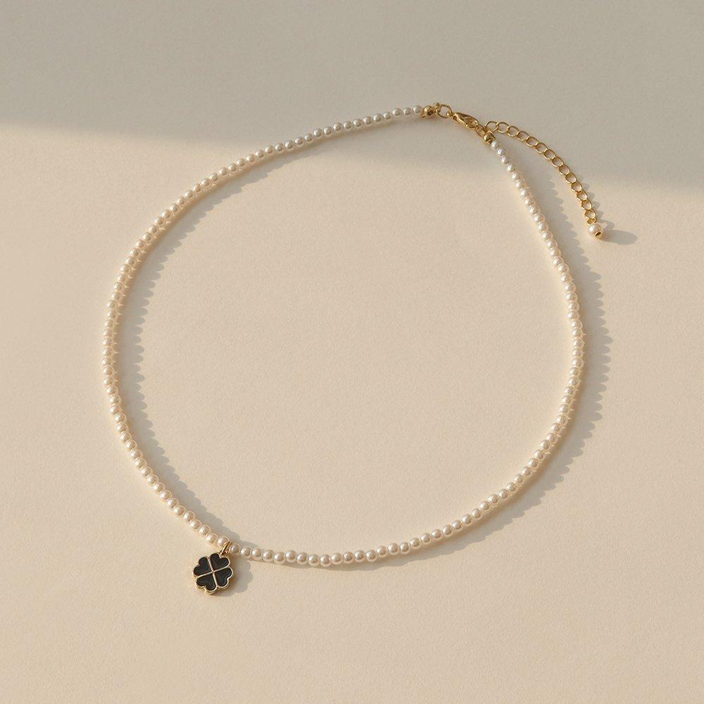 Lucky Four-Leaf Clover Pearl Necklace (2 Colors)