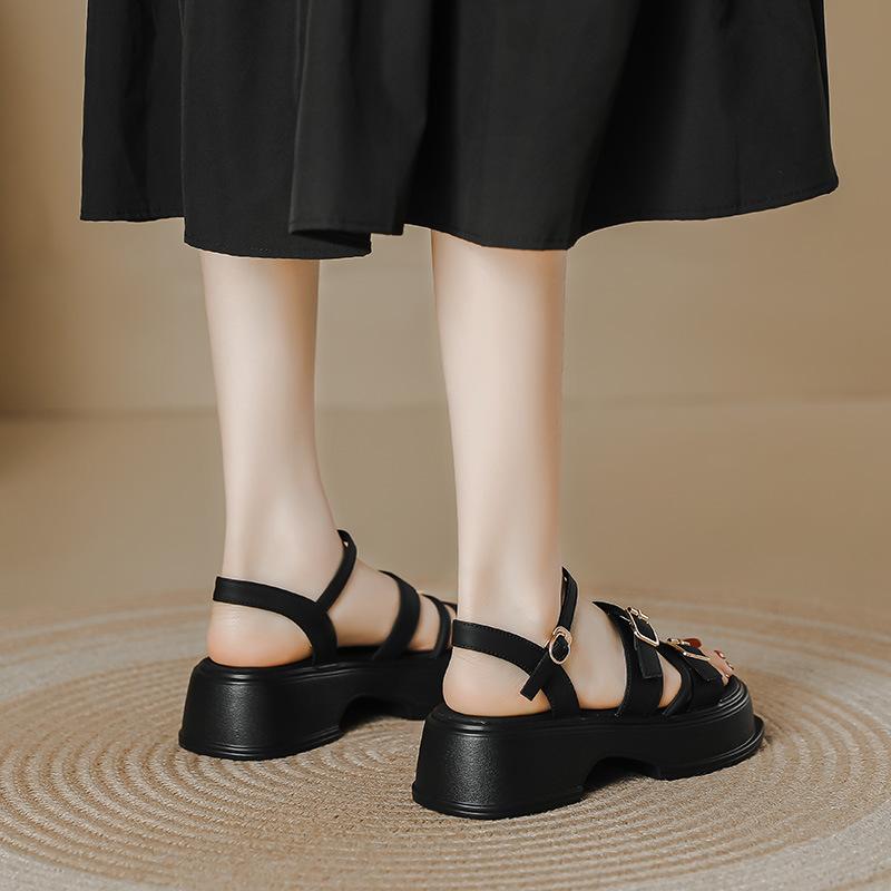 Sommer neue dicksohlige erhöhende Zehen-offene flachsohlige Sandalen koreanische Version Temperament mit Rock Höhe Ein-Wort-Riemen Römersandalen Frauen