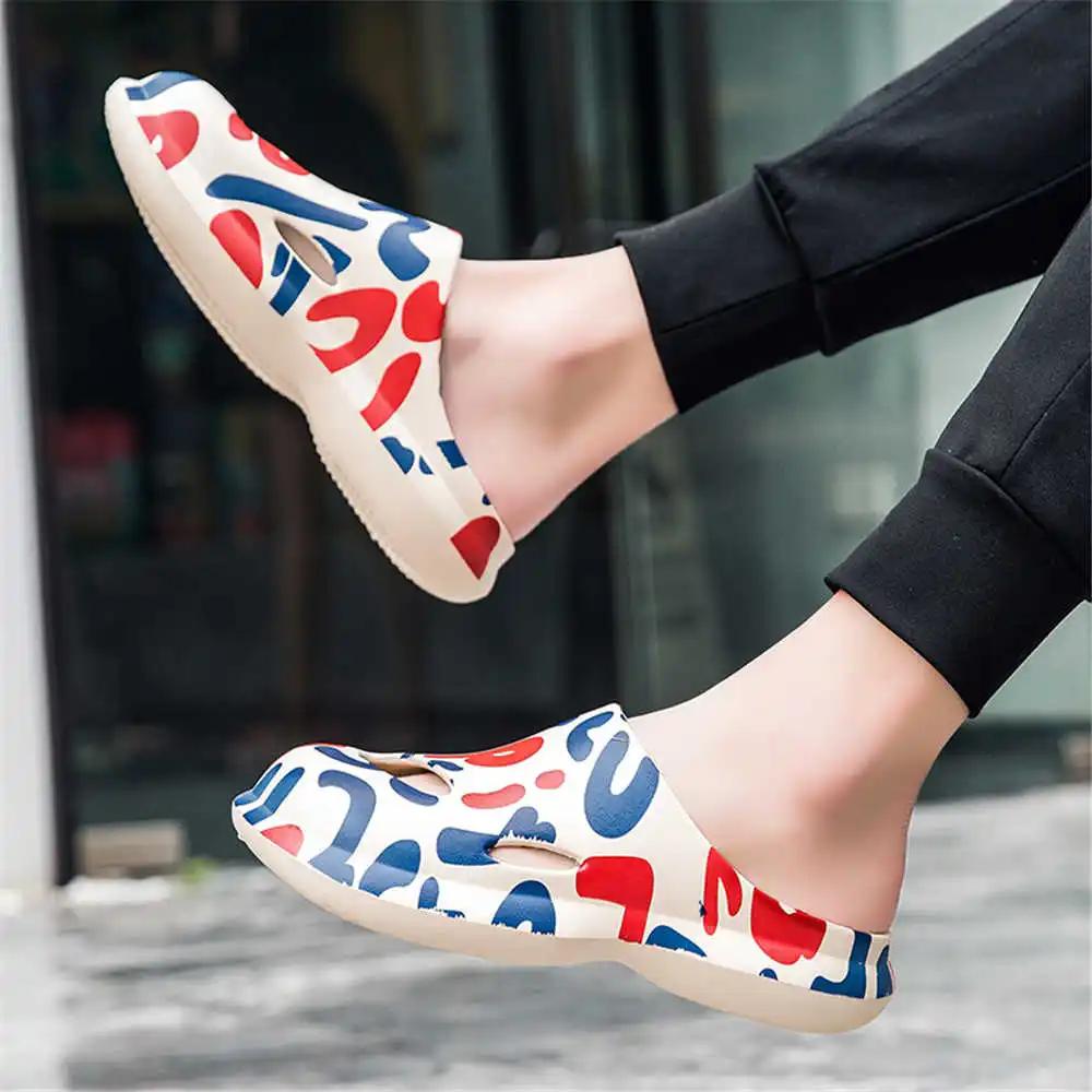 Fashion Summer Water Green White Sandals Men Shoes House Man Slippers Sneakers Sports Tenus Sapateneis Snekaers Vzuttya On Sale