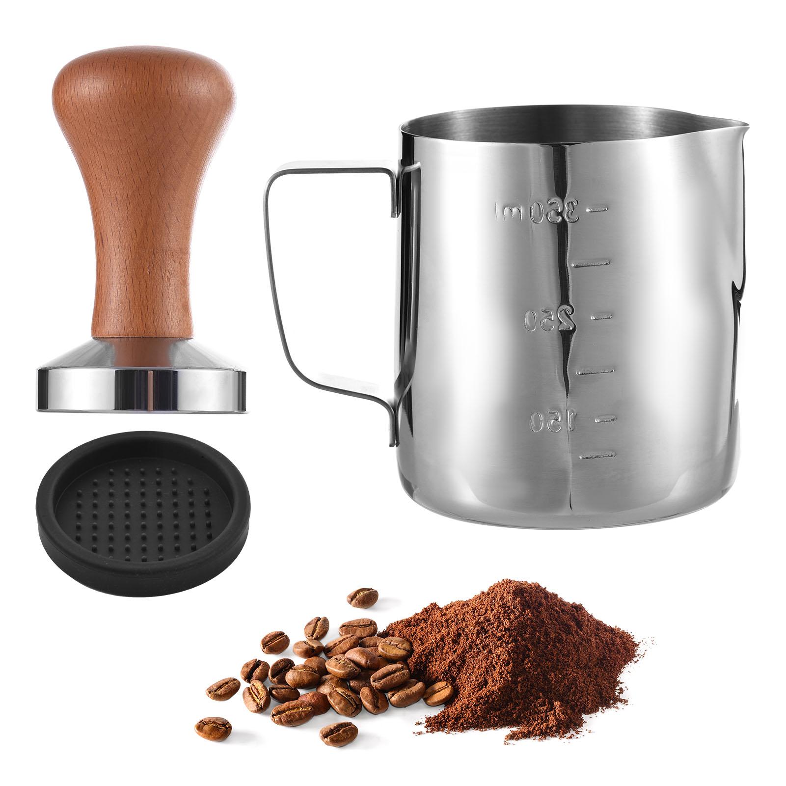 

Набор кофейных инструментов из 3 предметов 12 унций 350 мл Кувшин для вспенивания молока из нержавеющей стали со шкалой 51 мм Темпер с плоским основанием и деревянной ручкой 3pcs Set