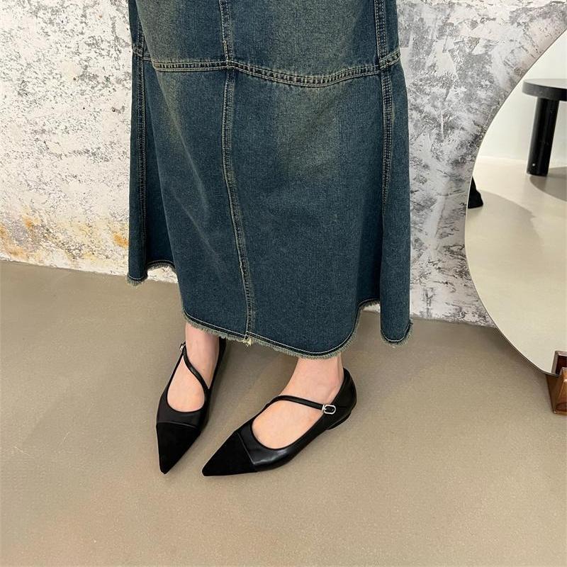 

Модная женская весенне-летняя обувь, новая, ретро, коричневая, с острым носком, кожаная, с мелким вырезом, ремешком с пряжкой, французские балетки 35 чёрный