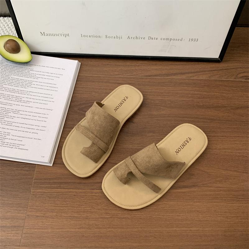 2025 summer new Korean retro toe slippers women's wear niche flat-bottomed soft-soled beach sandals