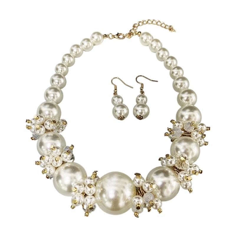 

Винтажное короткое жемчужное ожерелье с серьгами. Классическая элегантность для повседневной носки. Стильная цепочка из бусин.