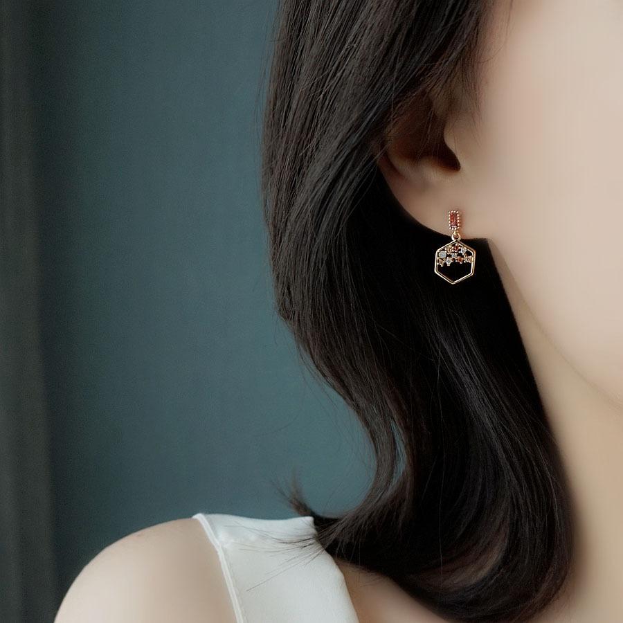 New Geometric Asymmetry Acacia Bean Burgundy Niche Design Bee Honeycomb Stud Earrings Earrings Women