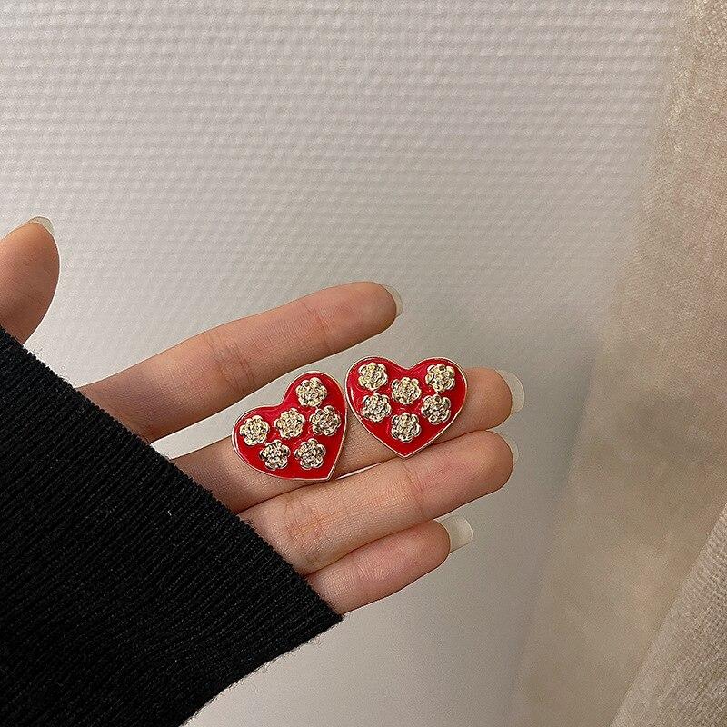 Basic Minimalist Modish Stylish Red Black White Heart Gold Tone Color Flower Metallic Stud Earrings New Arrival Korean Earings JewelrySimple Stud