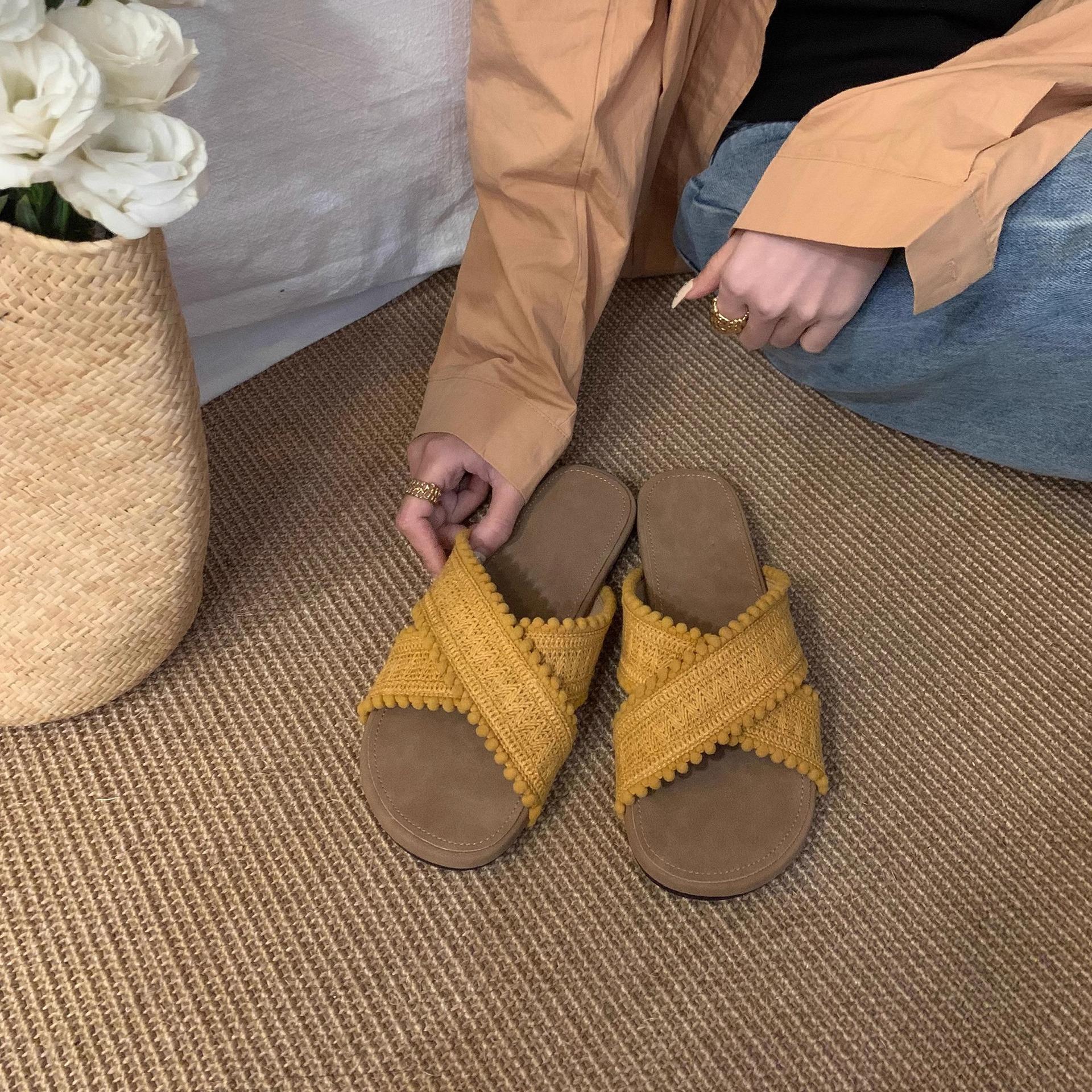 

Soft leather version~ French retro woven flat-bottomed crossed slippers women s 2025 new summer wear beach cool slippers 35