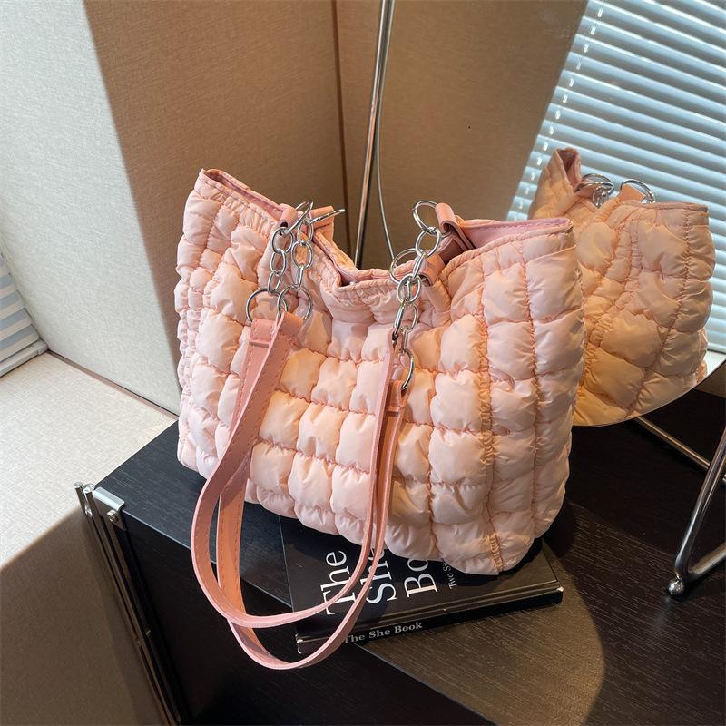 

Сумка-облако из ромбовидной вышивальной нити, сумка для пуховика из хлопка, повседневная плиссированная сумка-тоут большой вместимости для переноски на плече, женская сумка розовый