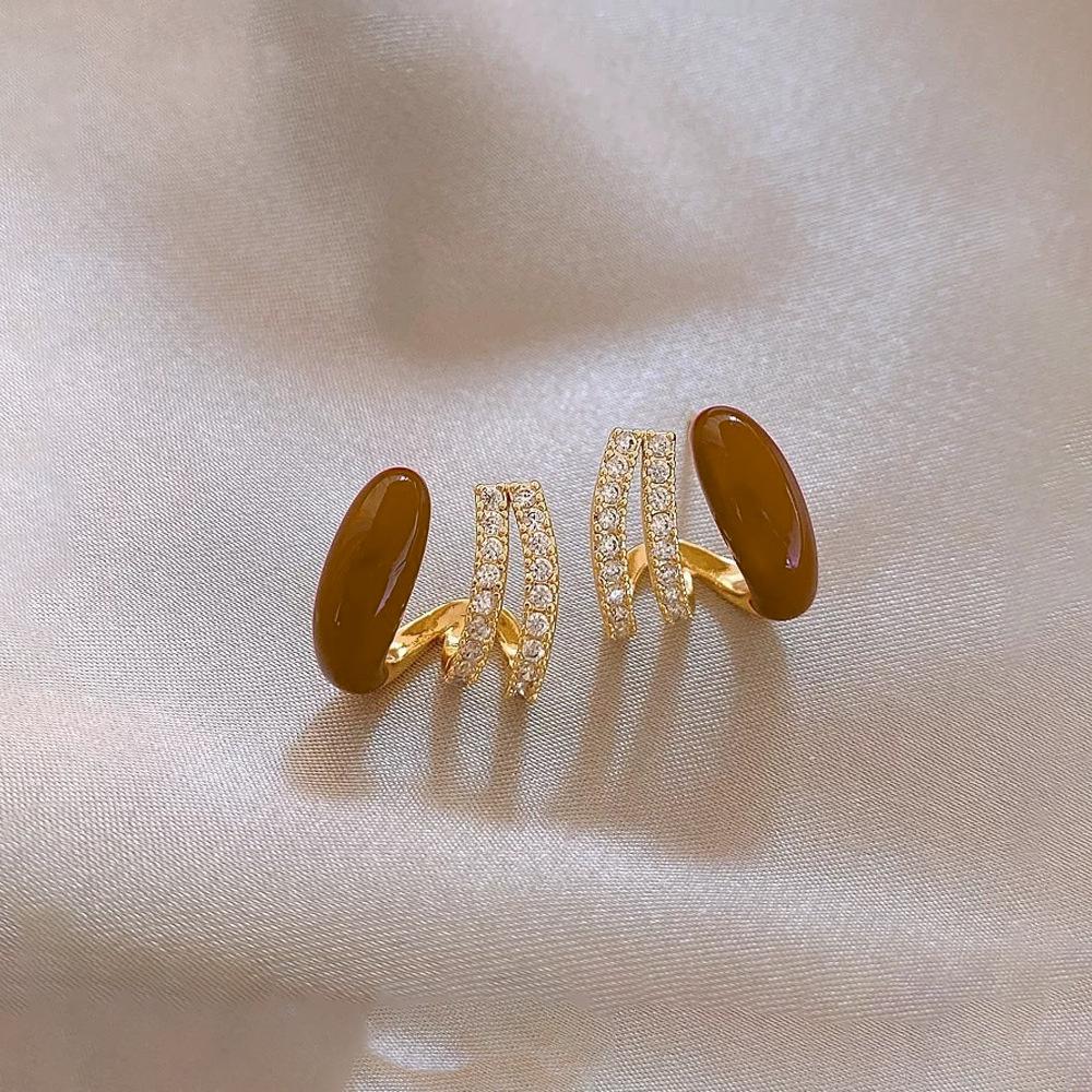 Silver Needle Maillard Four-leaf Clover Stud Earrings Hong Kong Style Retro Temperament Commuter Earrings