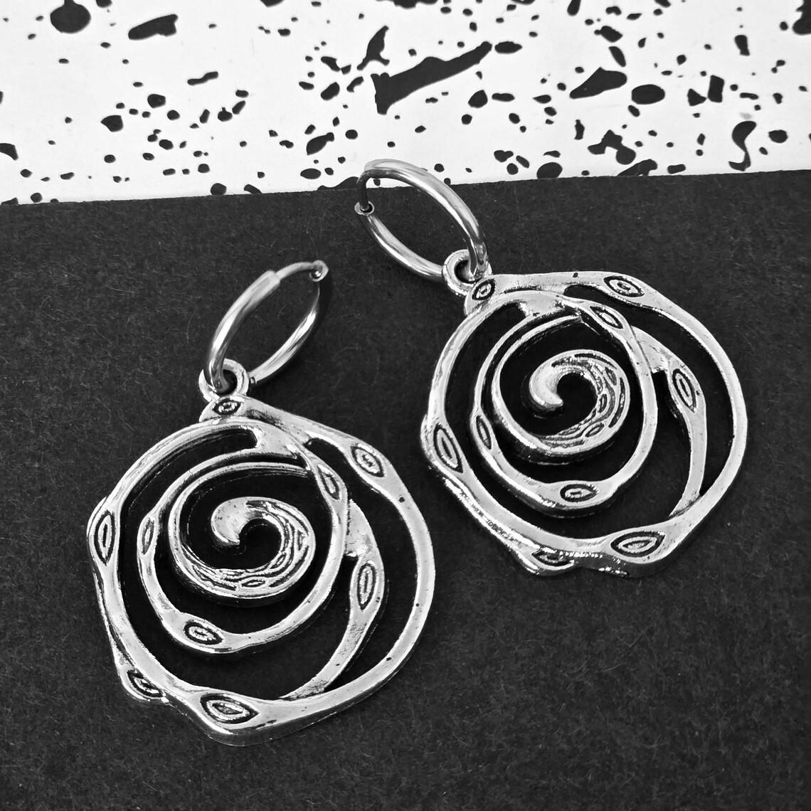 New Bohemian Gothic Multi-tiered Spiral Swirls Hoop Dangle Earrings for Women Men Edgy Everyday Styling Streetwear Jewelry Gifts серебряный