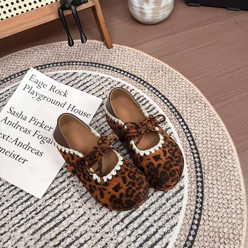 

Суперовые огненно-коричневые туфли Мэри Джейн женские туфли осень 2025 новые женские туфли на плоской подошве в стиле ретро с мелким вырезом одинарные туфли с юбкой 40 цветной печати леопарда