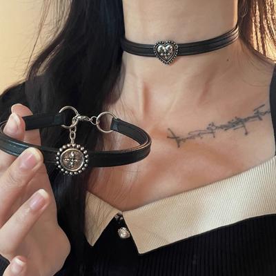 Κολιέ και μενταγιόν – Chokers