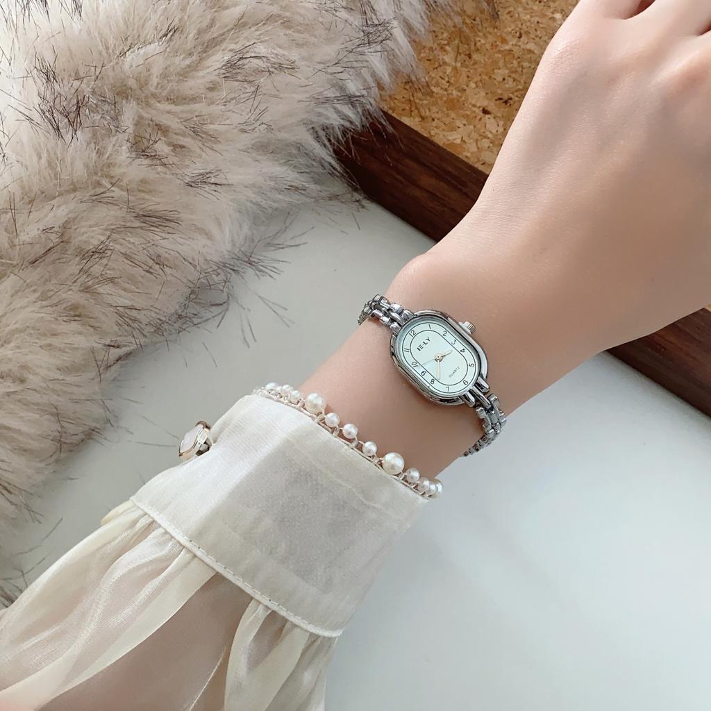 Ladies Vintage Luxury Quartz Watch Alloy Thin Bracelet Oval Dial Elegant Lady Commuter Ellipse Watches Gold Wristwatch Gift