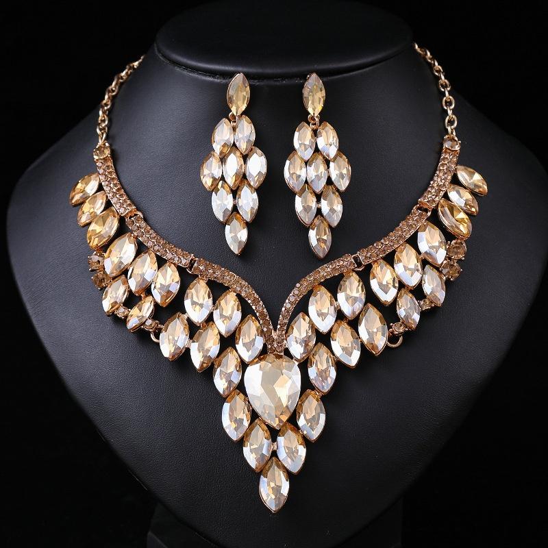 2025 New Exaggerated Vintage Necklace Earring  Set Women's Crystal Set Suitable For Bridal Banquet Dress Accessories Party Gifts