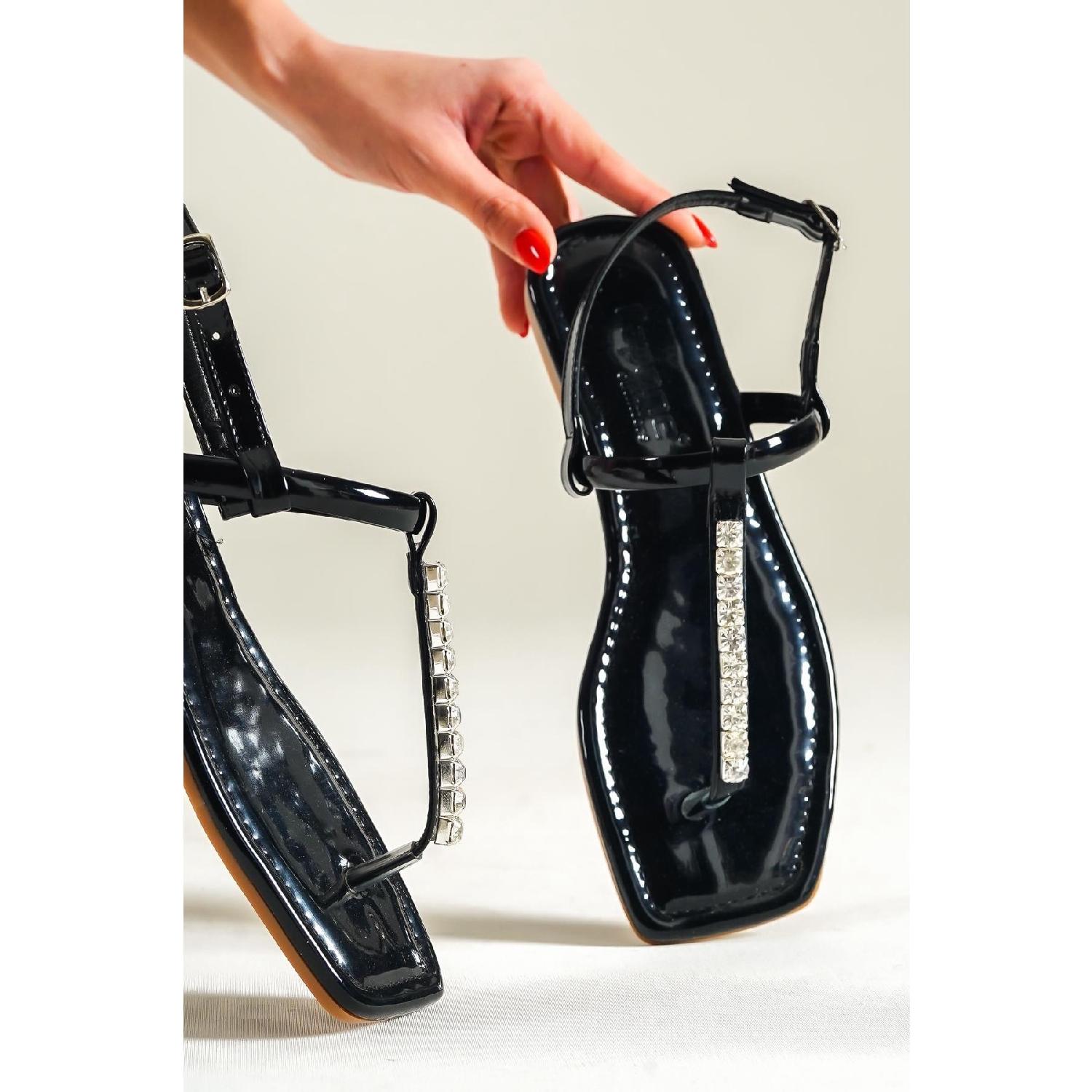 

Женские сандалии Capone из лакированной кожи со вспышками из льна и лентой на плоской подошве