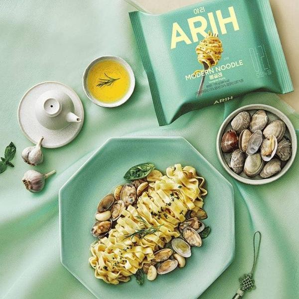 Paldo BTS Nudeln [ARIH] Moderne Nudeln Koreanische Gebratene Nudeln im Becher 125g  (7 Geschmacksrichtungen, 23 Optionen)
