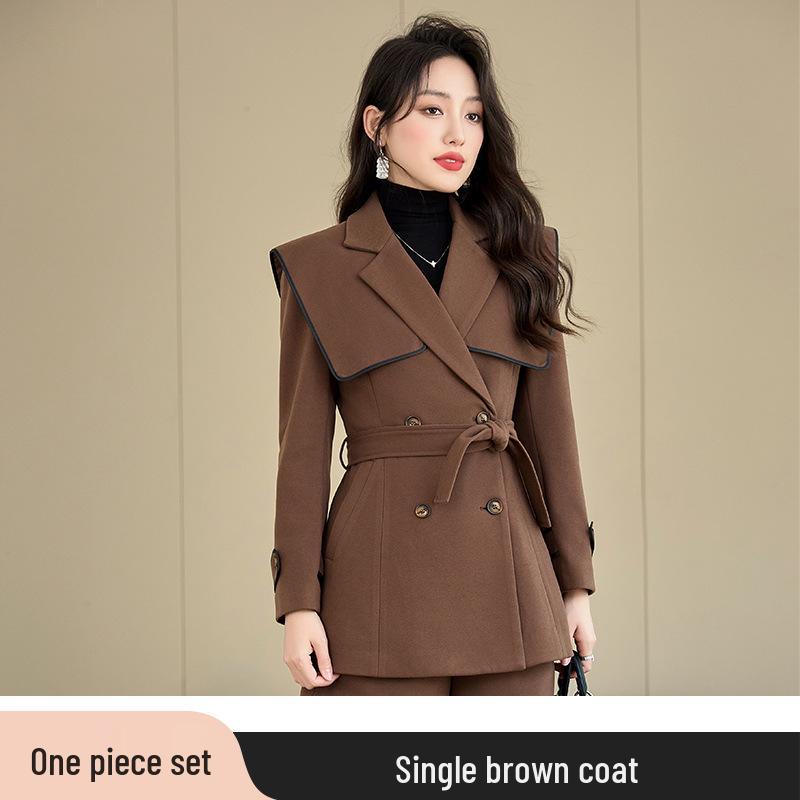 

Женский блейзер из высококачественного шерстяного твида с приталенным силуэтом – Осень/Зима 2024 XL