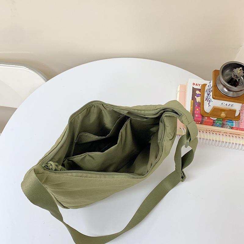 Popular Casual Simple Women's Lightweight Dumpling Bag Fashionable Versatile Solid Color Commuter Messenger Women's Bag