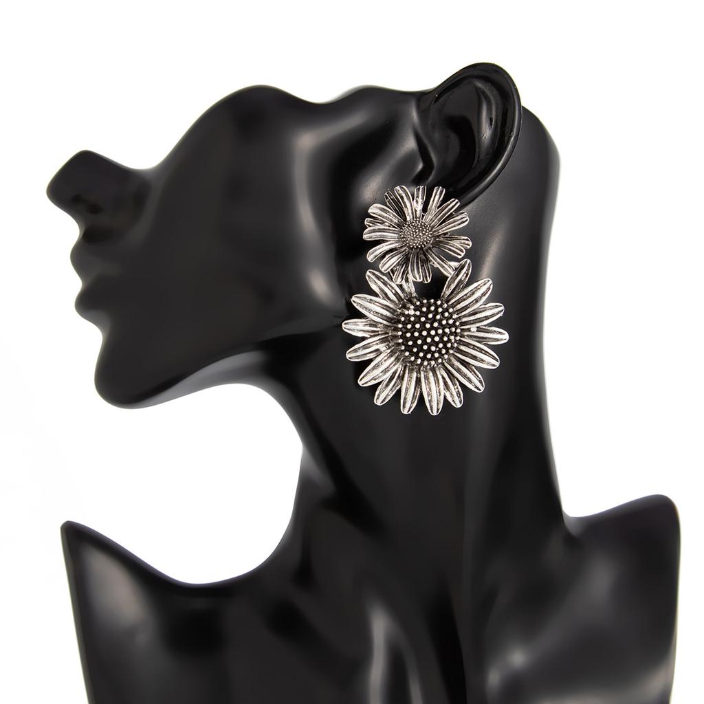 Vintage Sunflower Alloy Earrings Drop for Women Exaggerate Daily Party Banquet Earrings Y2K Jewelry Accessories 2025 New