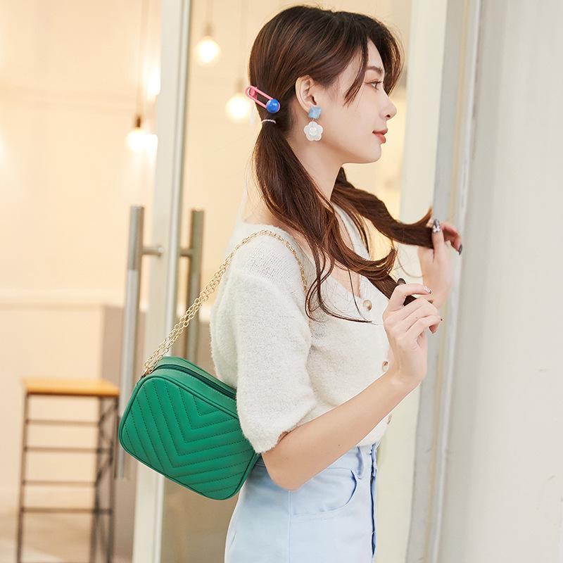 Geantă pătrată mică Macaron cu lanț brodat cu model în V Geantă pentru telefon mobil ocazional la modă și atmosferă Portofel portabil pentru navetă