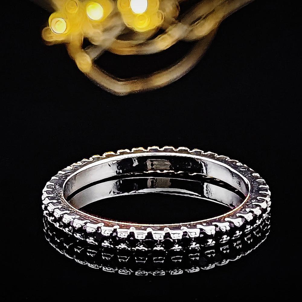 Luxury Zircon Gem Diamond Band Ring with Niche Appeal