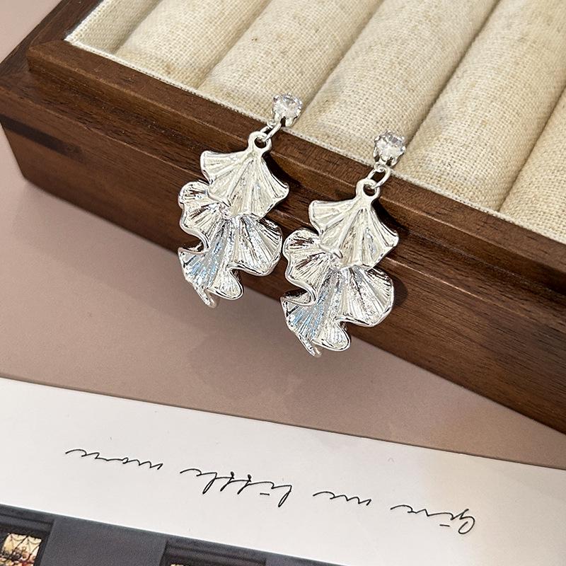925 Sterling Silver Personalized Pleated Leaf Dangle Stud Earrings - Unique Metal Design for Women