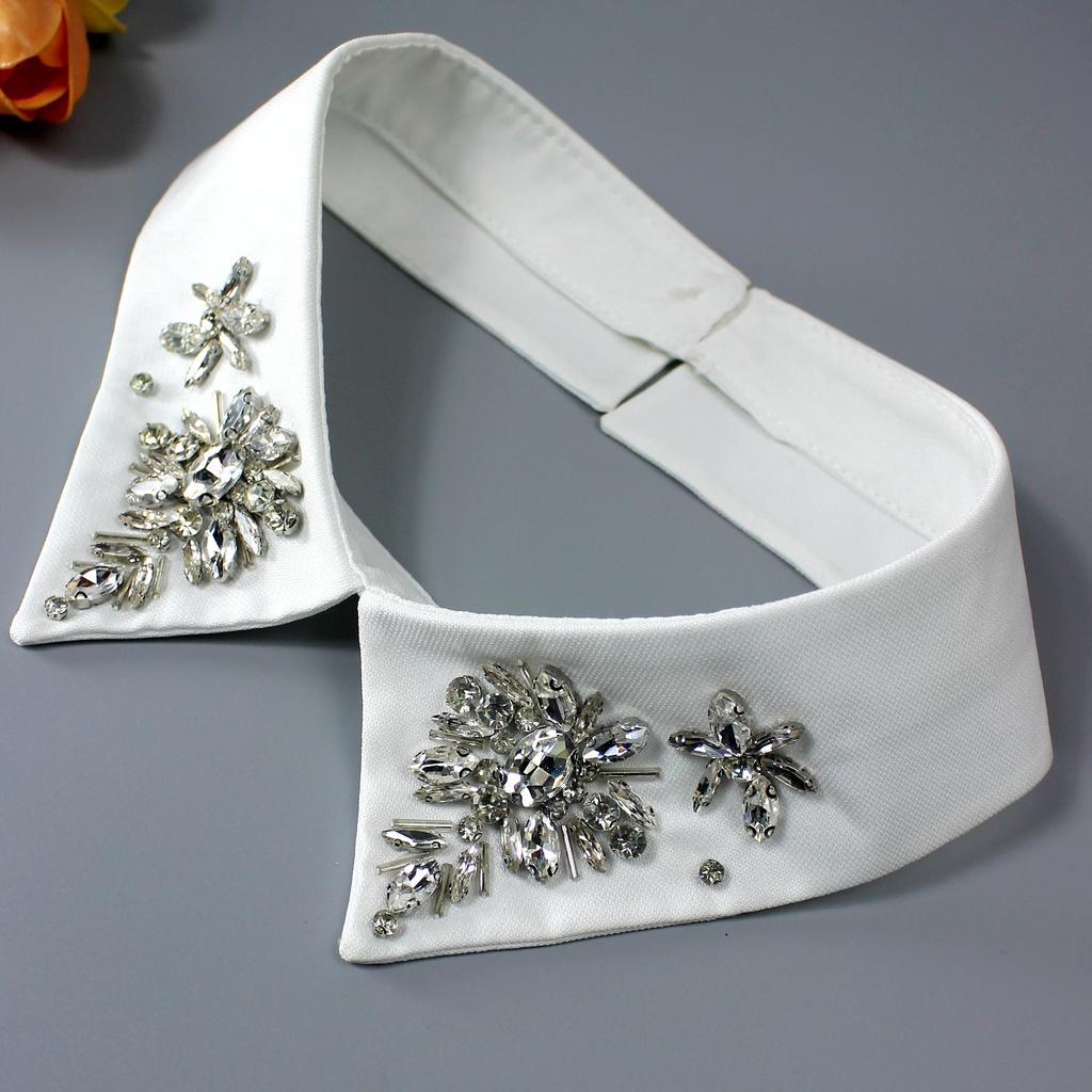 1 piece of luxurious rhinestone fake collar, featuring shiny diamonds and hand-sewn craftsmanship. Designed with sunflower and c