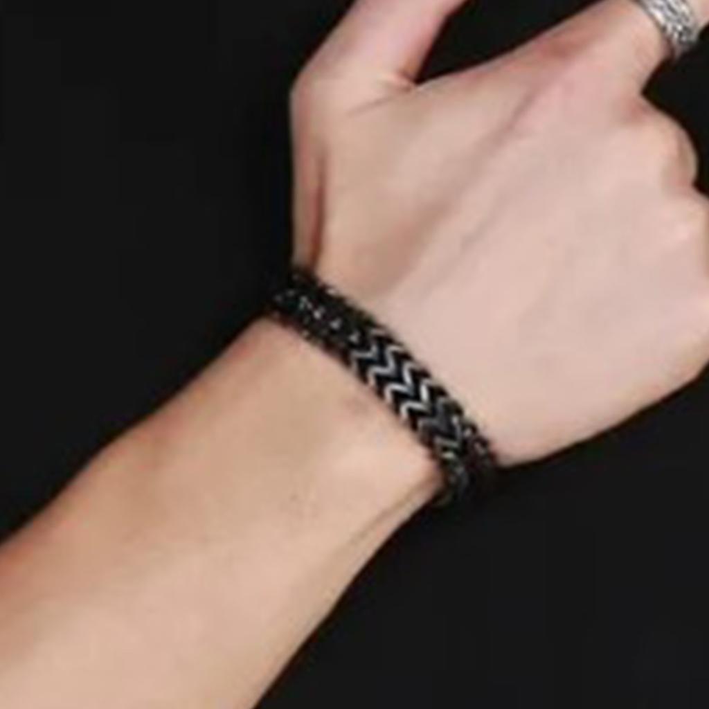 Herrenarmband 21cm Schwarz Mode Punk Stil Herren Magnetverschluss Legierungsarmband Dekoration