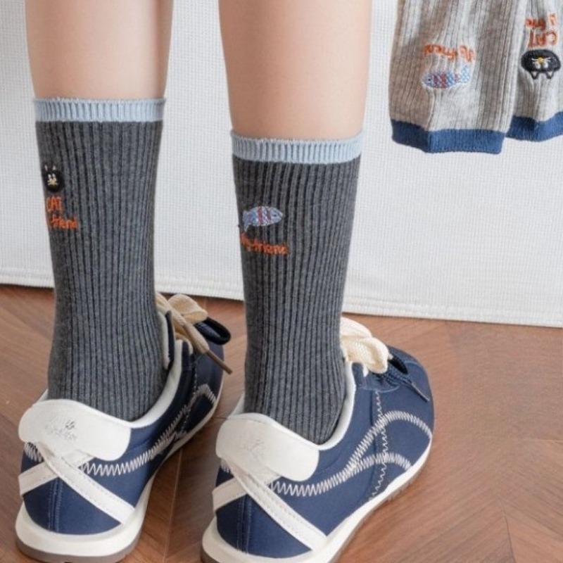Embroidered Cartoon Cat Eating Fish AB Asymmetrical Design Pure Cotton Mid-calf Women's Socks