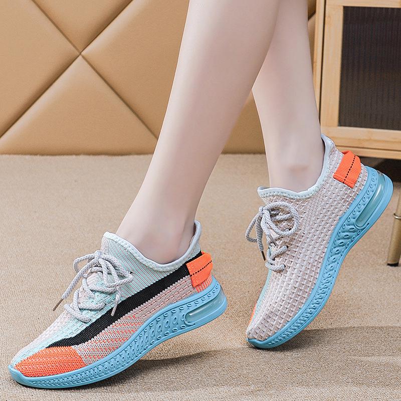 2025 Spring/Summer Women's Breathable Flyknit Mesh Running Shoes with Soft Sole