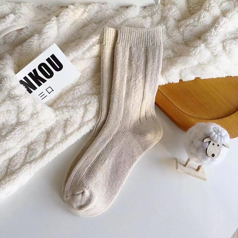 Women's Autumn and Winter Warm, Soft and Pure Color Wool Socks, Retro Thickened Twisted Medium Long Tube Pile Socks, Wool Socks