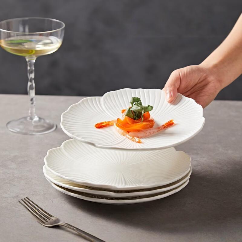 Haoya White Ceramic Chrysanthemum Petal 8-Inch Shallow Dinner Plates (Set of 4)