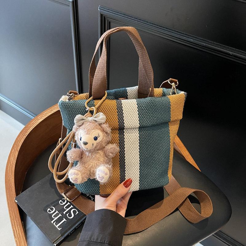 

Large capacity commuter bag women s 2025 summer new striped canvas bag casual shoulder tote bag travel tote bag Without pendant зелёный