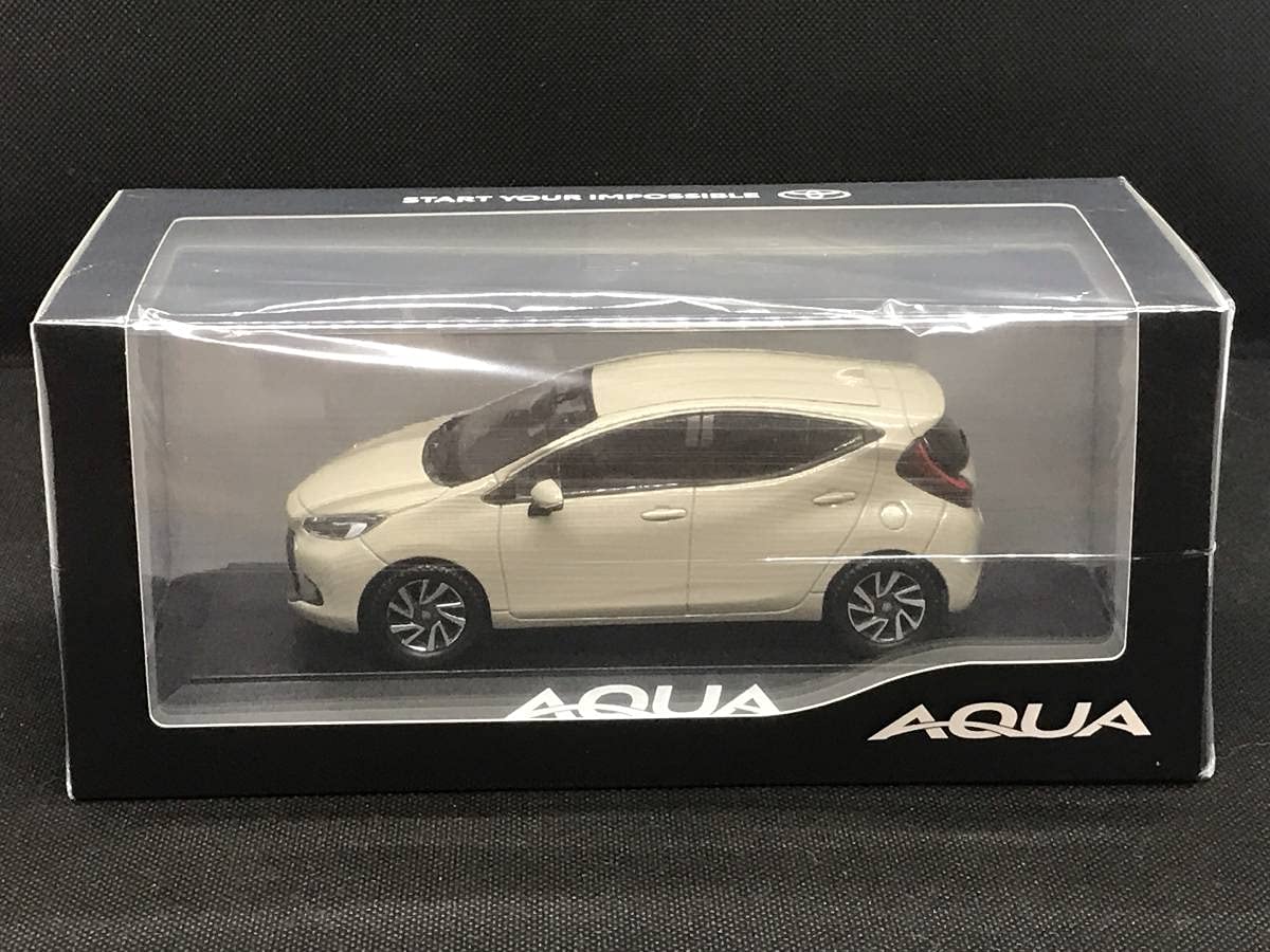 Toyota New Aqua AQUA Образец цвета Модель автомобиля в масштабе 1/30, Clear Beige Metallic