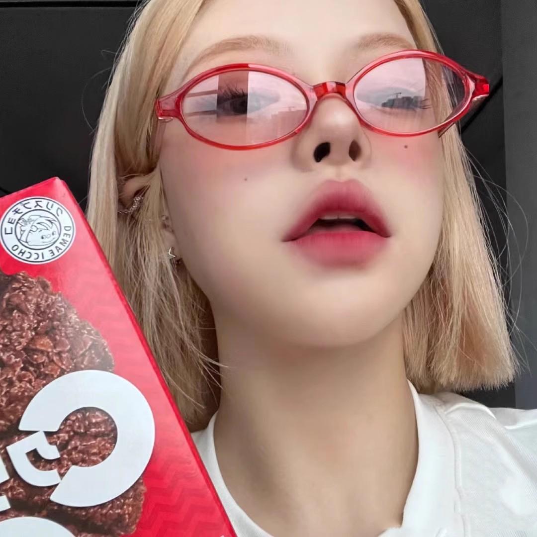 

American Vintage Style Premium Feel Oval Black Frame Glass Y2K Millennium Sweet Cool Spicy Girls Cat s Eye Narrow Small Eyeglass красный