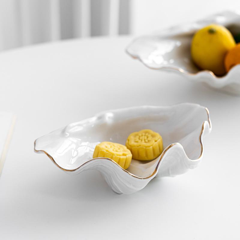 Seashell Shaped Ceramic Tray Gold Trim Wavy Shell Bowl Decorative Serving Dish for Fruit Jewelry Storage Table Decor Gift