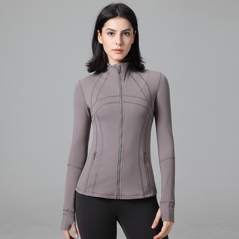 

Женская приталенная зимняя спортивная куртка на молнии со стойкой воротником для фитнеса, йоги и бега 4/S