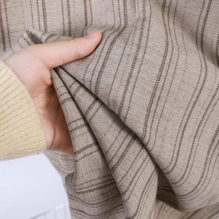 Jupe Rayée à Ceinture Fei Yuan: Design élégant avec fente arrière pour le début du printemps