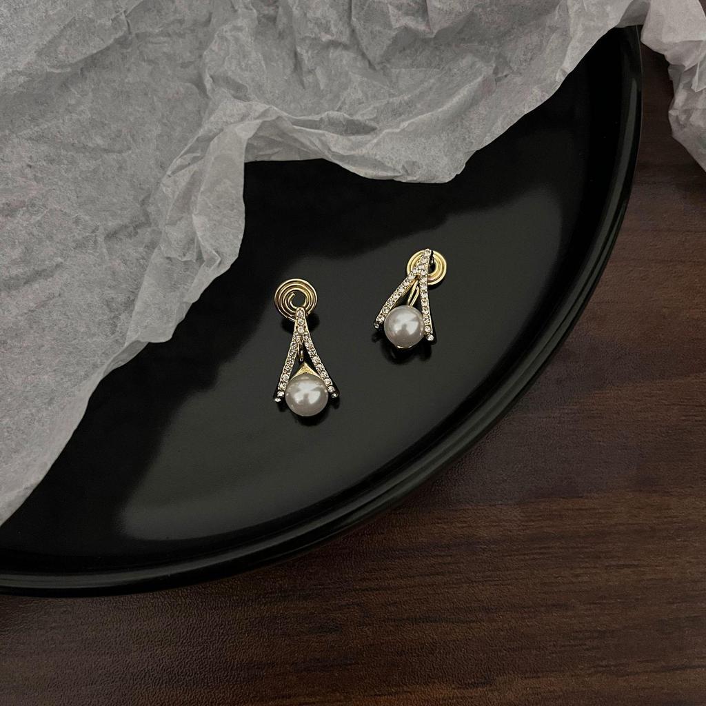 Pearl Mosquito Coil Disc Ear Clips: No-Pierce, Elegant French-Style Earrings for Women