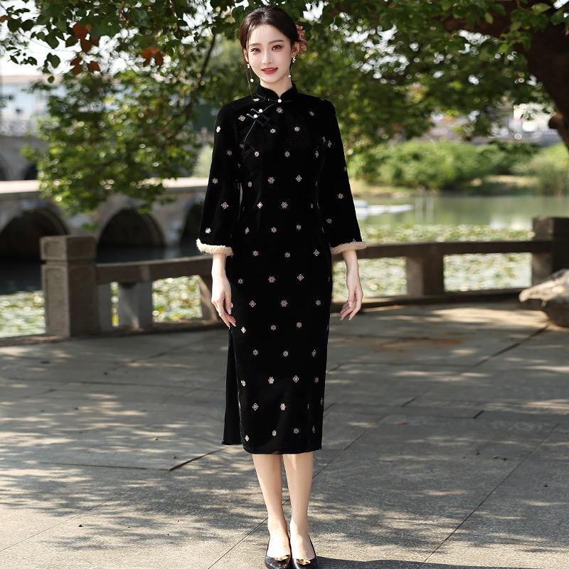 Black Velvet Long Sleeve Cheongsam Dress Winter Warm Thickened Retro Style Women Daily Wear
