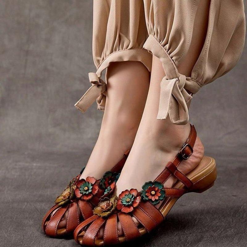 Mode 2024 Sommer Neue Leder Sandalen Frauen Niedrigen Ferse Baotou Blume Nationalen Wind Bequeme Sandalen Casual Schuhe