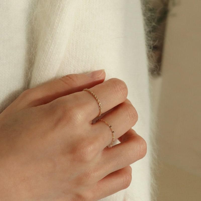 Less is more 14K gold beve chain ring