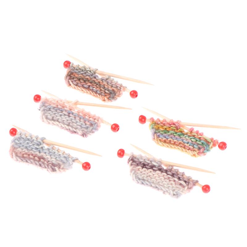1/12 Miniature Dollhouse Simulation Thick Knitted Sweater Model Diy Accessories Decorative Ornament