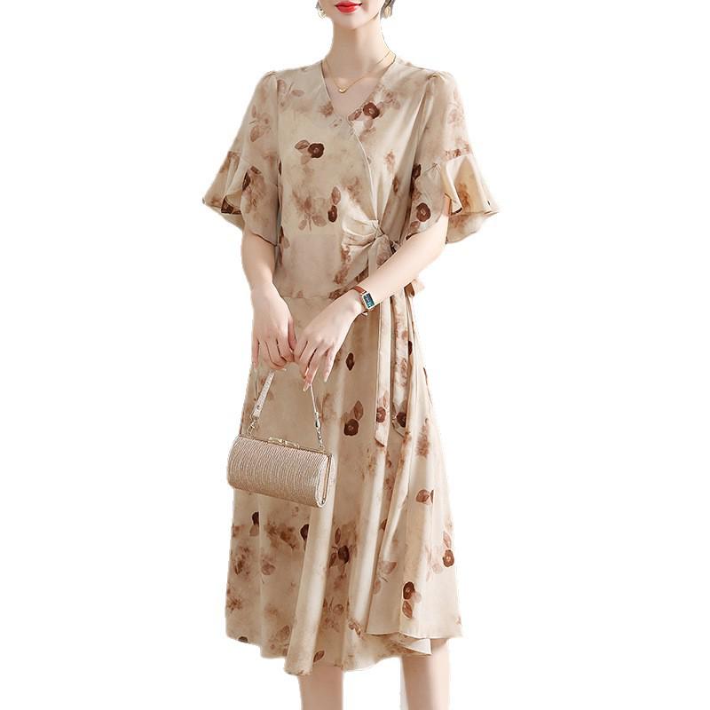 Summer V-Neck Chiffon Dress 2026: Stylish Waist-Cinched Design for Mom's Youthful Look