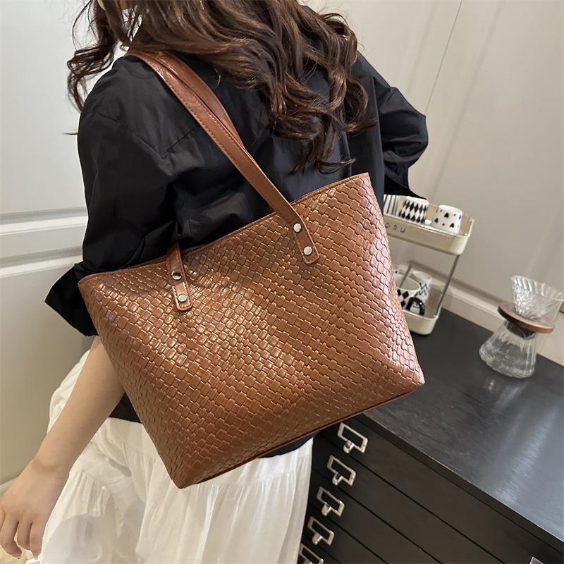 Summer New Fashion Simple Solid Color Versatile Casual Commuting Large Capacity Portable Shoulder Armpit Tote Bag