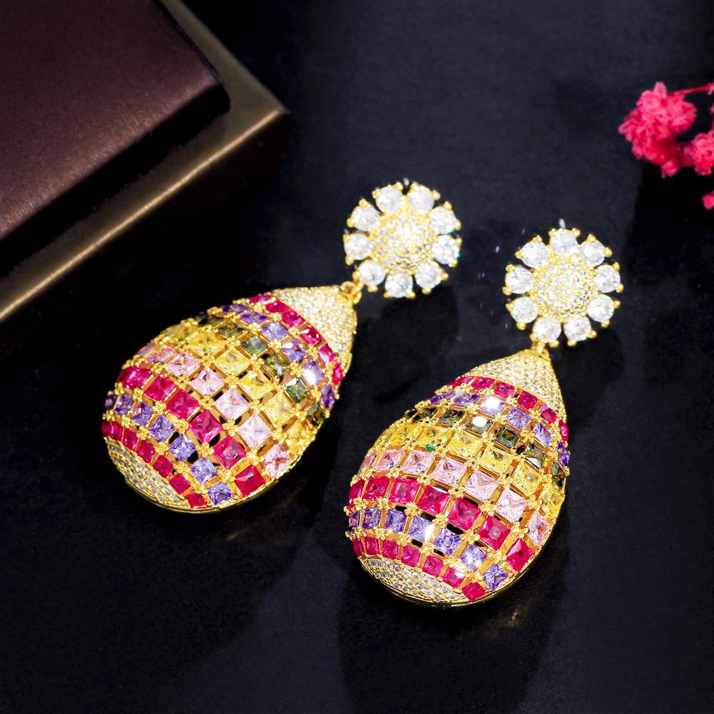 Boucles d'oreilles longues bonbon arc-en-ciel à changement progressif cuivre industrie lourde zircon boules zircon à aiguille