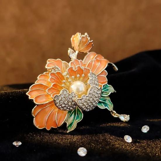 Women Brooch Sparkling Rhinestones Imitation Pearl Flower Shape Lapel Pin Suits Coats Bags Scarves Badge Versatile Accessory